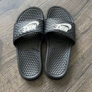 Black nike slides
